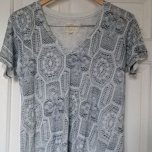 Current/Elliott tee shirt is size 0 (xxs to xs)